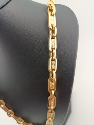 Cadena de eslabones dorados