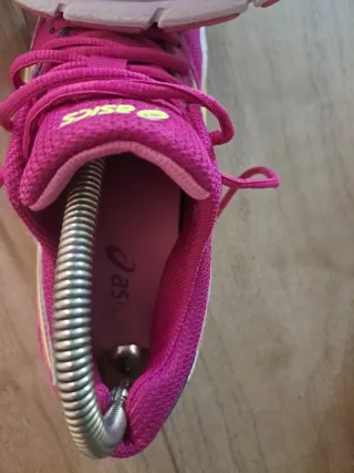 Zapatillas Asics rosas y amarillas