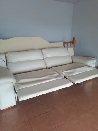 Sofá reclinable eléctrico de piel, tengo factura.