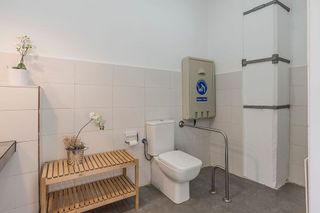 Local comercial en venta en Palos de Moguer en Madrid