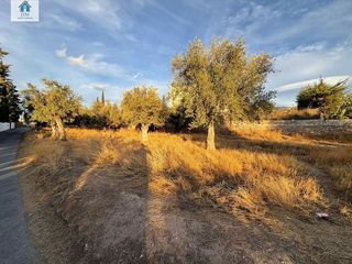 Terreno en venta en Zubia (La)