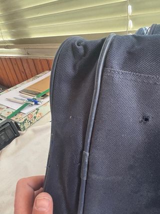 Borsone da viaggio blu scuro con dettagli marroni