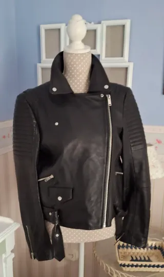 Chaqueta de cuero negra
