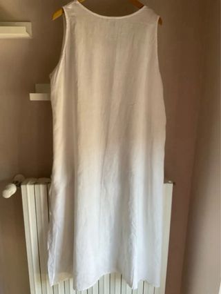 Abito ampio in lino bianco “G” Tg L