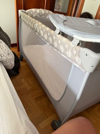 Cuna de viaje con cambiador