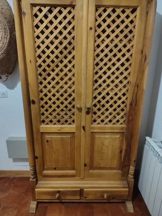 Alacena de madera maciza