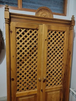 Alacena de madera maciza