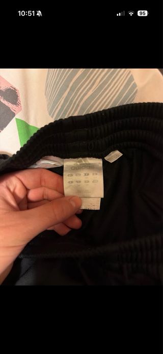 Pantaloni tuta Adidas neri con dettagli rossi