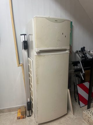 Nevera Zanussi vieja