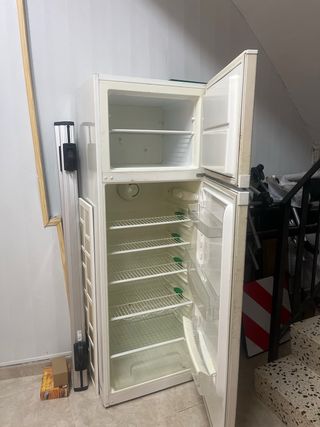 Nevera Zanussi vieja