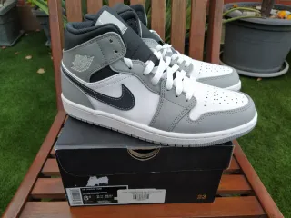 Jordan 1 Mid Gris Blanco Talla 42