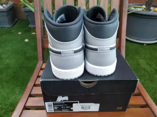 Jordan 1 Mid Gris Blanco Talla 42