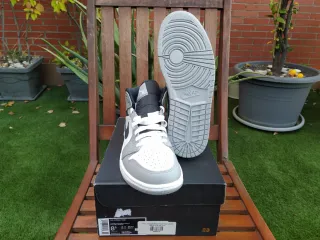 Jordan 1 Mid Gris Blanco Talla 42