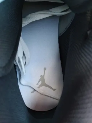 Jordan 1 Mid Gris Blanco Talla 42