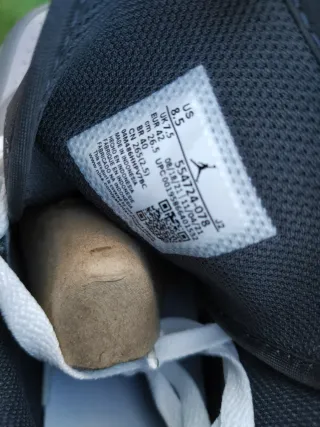 Jordan 1 Mid Gris Blanco Talla 42