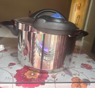 Olla a presión Tefal 8l, hecha en Francia.