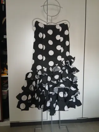 Falda flamenca lunares negra talla 44