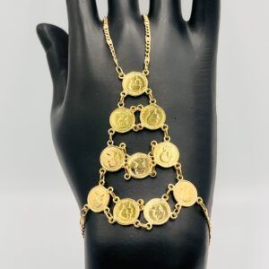 Joyeria dorada con diseño de cascada