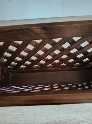 Revistero de madera con asa