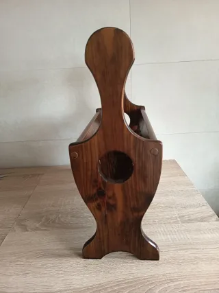Revistero de madera con asa
