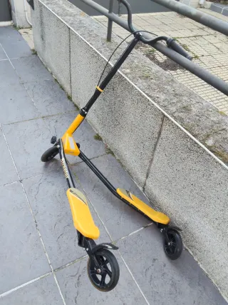 Patinete 3 Ruedas Amarillo y Negro