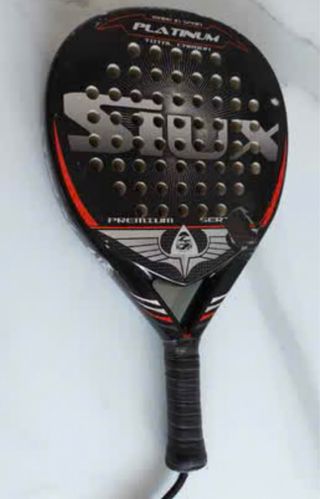 Pala de pádel 100% carbono