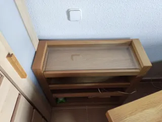 Cabecero extensible con mesitas integradas