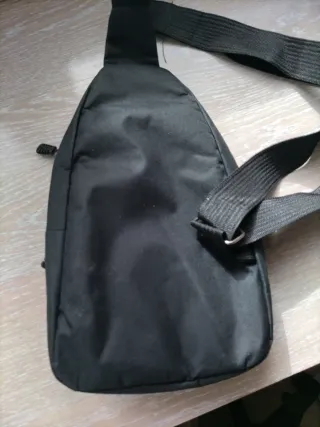 Mochila cruzada negra