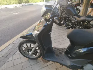 Piaggio Liberty 125cc Scooter Automática