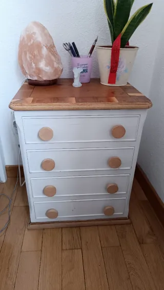 Mesita de noche restaurada