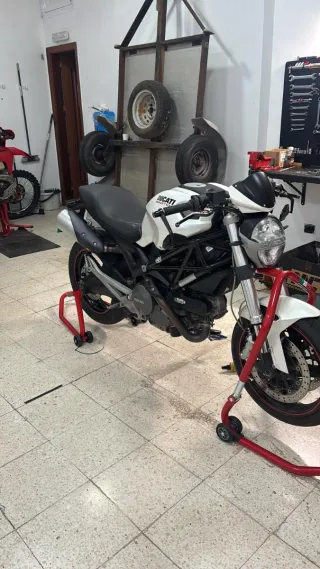 Ducati Monster 696 2014