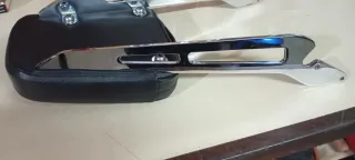 Respaldo custom cuero y acero moto