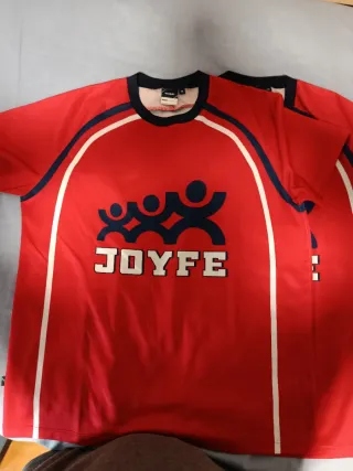 Camiseta Joyfe Talla 18 .Cada una 8 €.