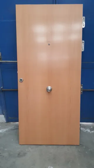 Puerta blindada roble con jambas