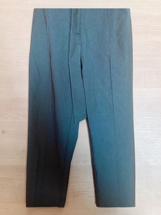 Pantalón negro con cinturón