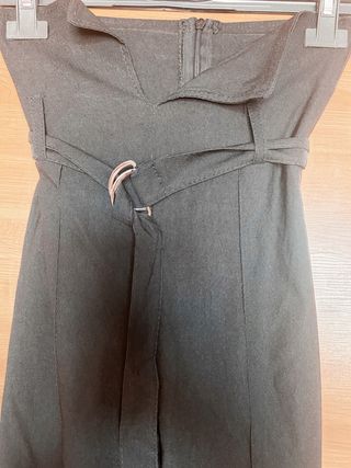 Pantalón negro con cinturón