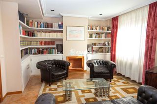 Casa adosada en venta en Centro en Cáceres