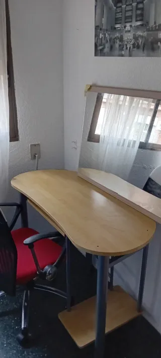 Se alquila habitación persona sola latina