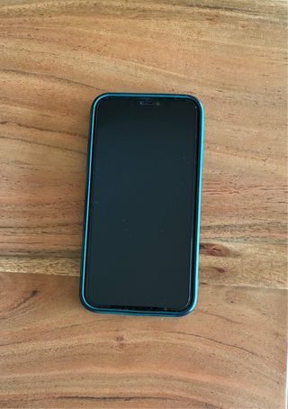 iPhone 11 64GB con accesorios