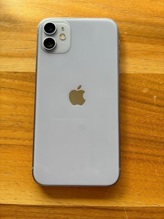 iPhone 11 64GB con accesorios