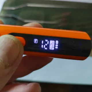 Mini taladro a batería con accesorios