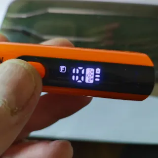 Mini taladro a batería con accesorios