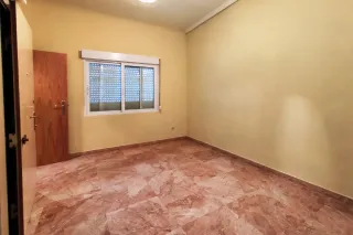 Piso a reformar en Sax. Excelente ubicación