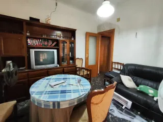 Piso a reformar en Sax. Excelente ubicación