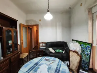 Piso a reformar en Sax. Excelente ubicación