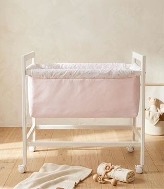 Minicuna bebé rosa con ruedas