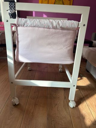 Minicuna bebé rosa con ruedas