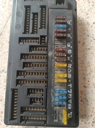 Caja Fusibles Seat Ibiza / Málaga