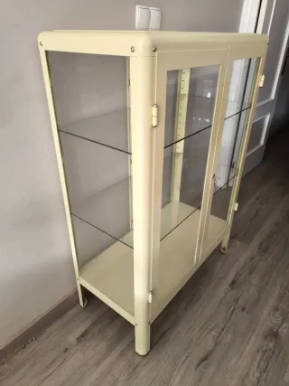 Vitrina Metálica y Cristal Beige