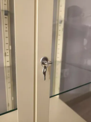 Vitrina Metálica y Cristal Beige